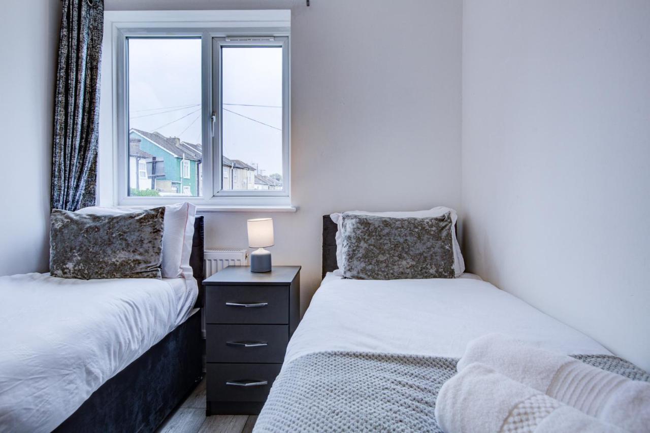 Spacious Urban Apartment In Кройдон Экстерьер фото